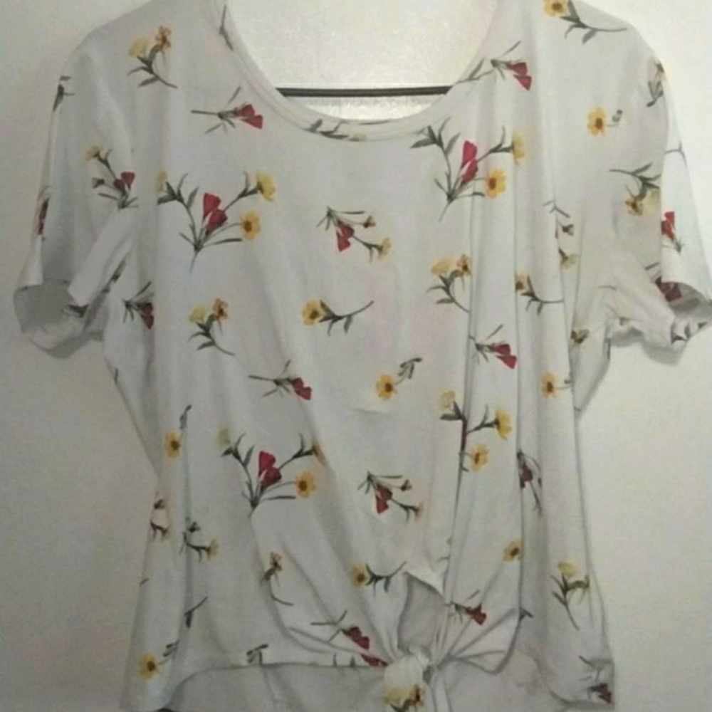 Flowered Cottage-core White Tied T-shirt